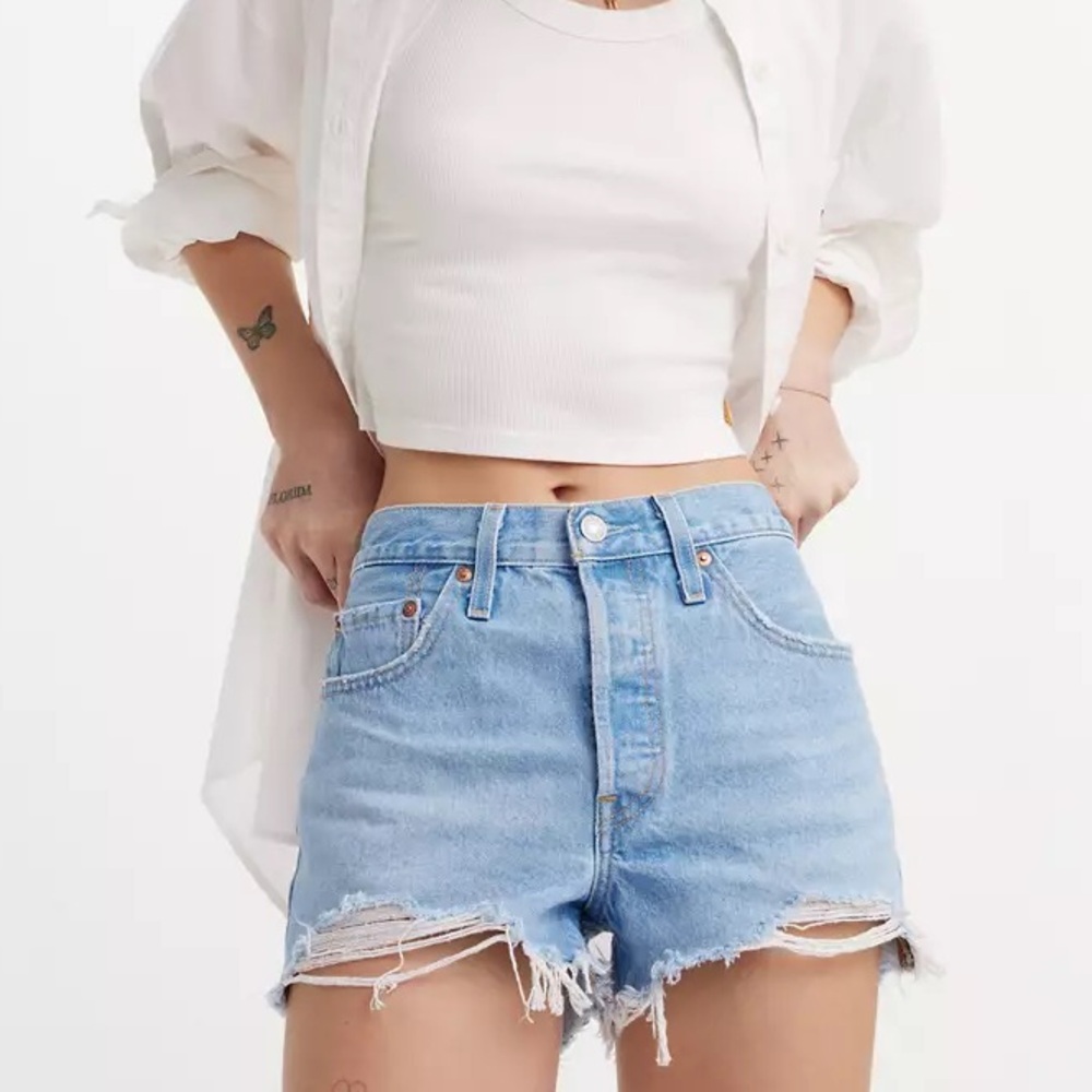 Levi’s 501 Original Fit High Rise Shorts in Luxor Heat Light Wash | Size 29